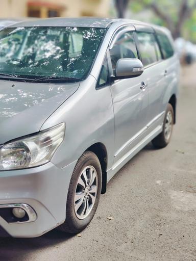 Toyota Innova V