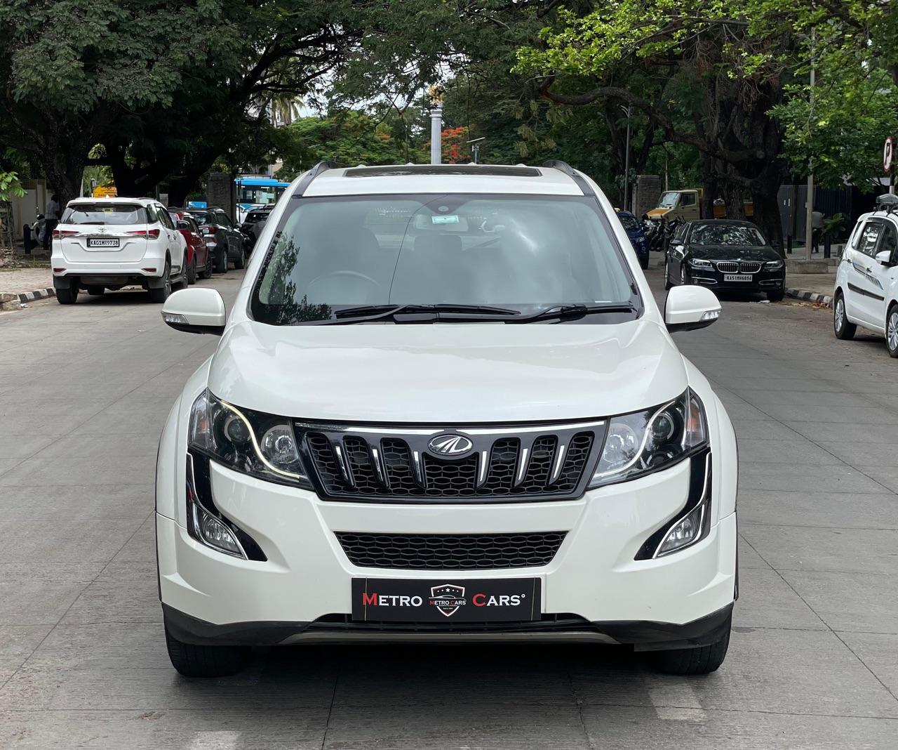 2017 MAHINDRA XUV500 W10