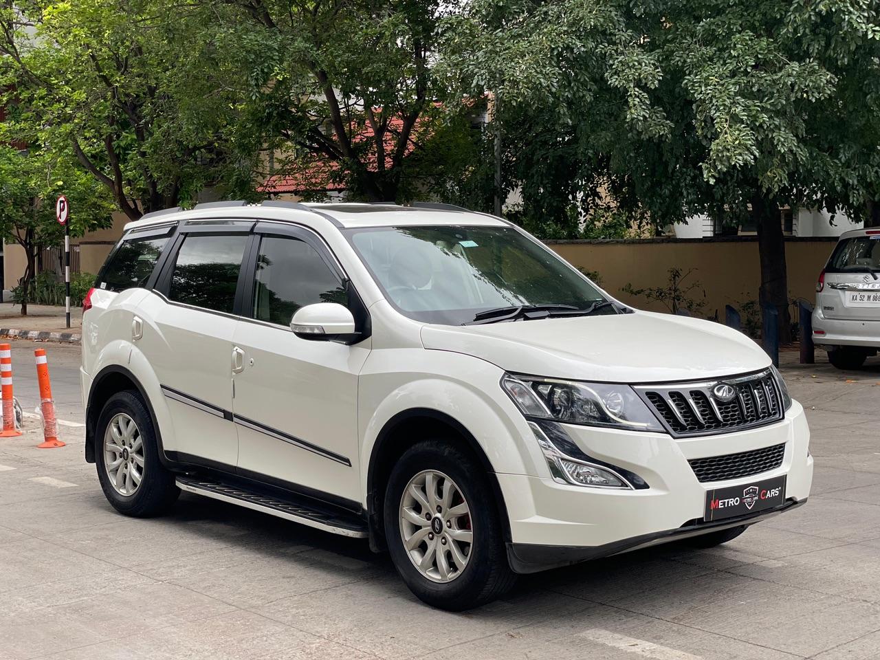 2017 MAHINDRA XUV500 W10