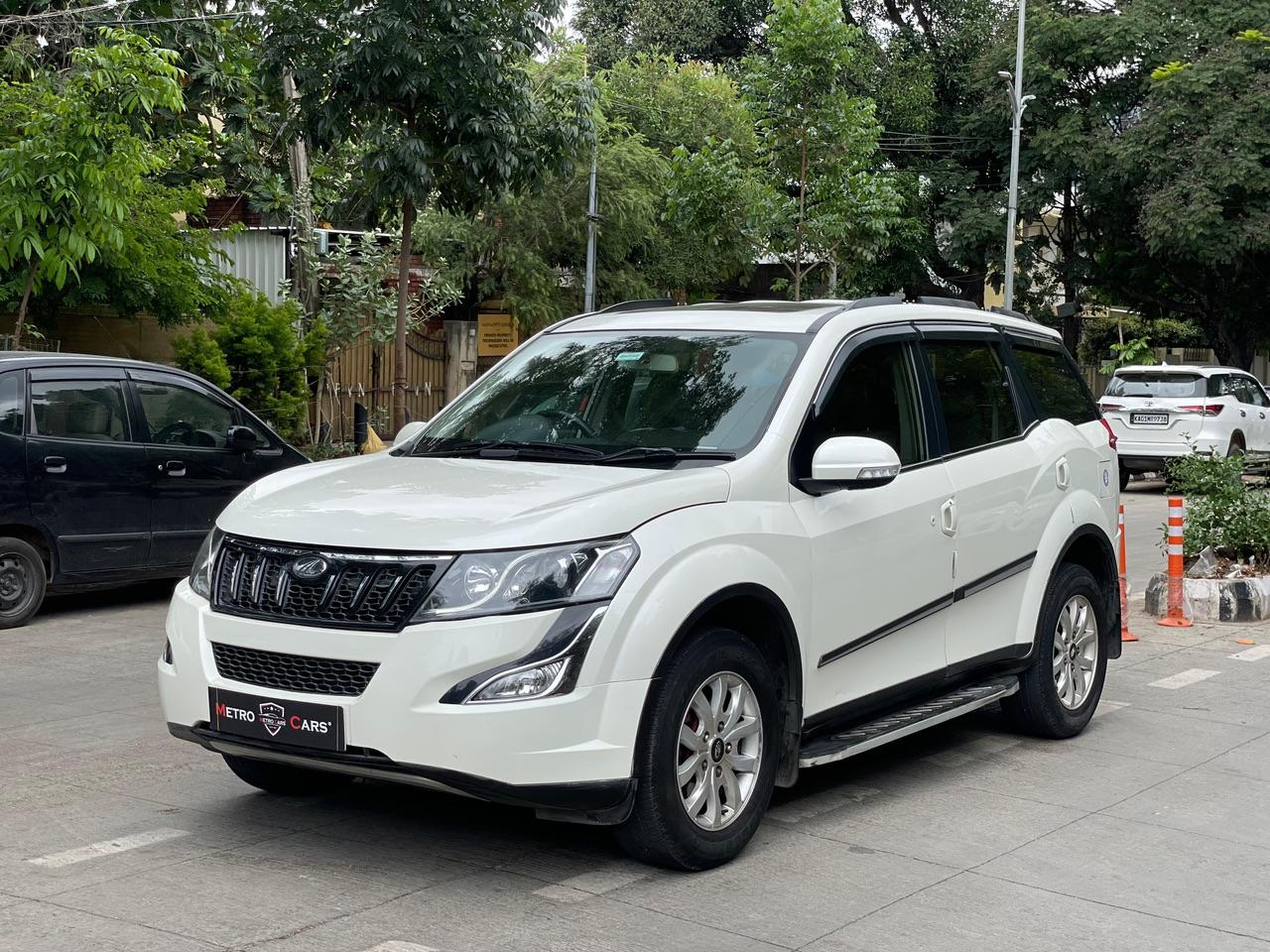 2017 MAHINDRA XUV500 W10