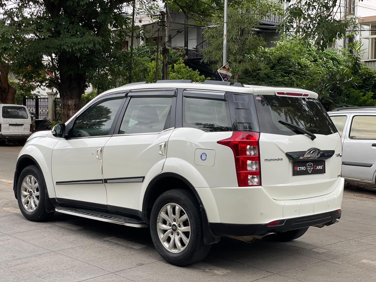 2017 MAHINDRA XUV500 W10