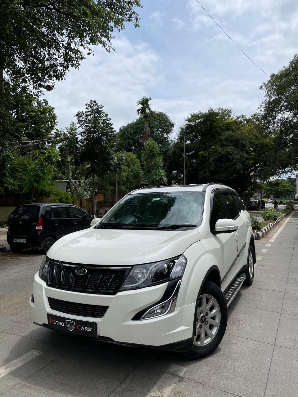 2017 MAHINDRA XUV500 W10