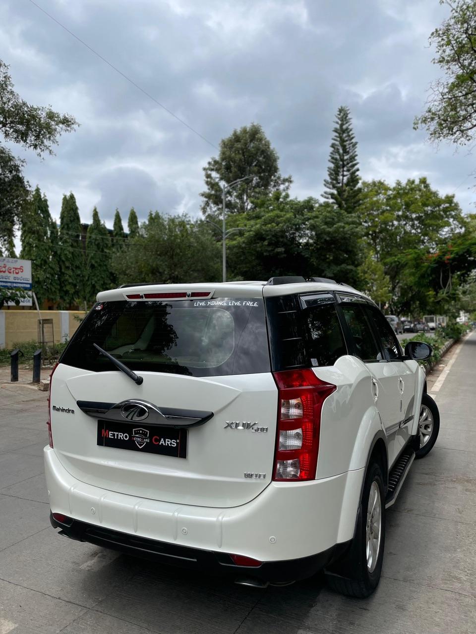 2017 MAHINDRA XUV500 W10