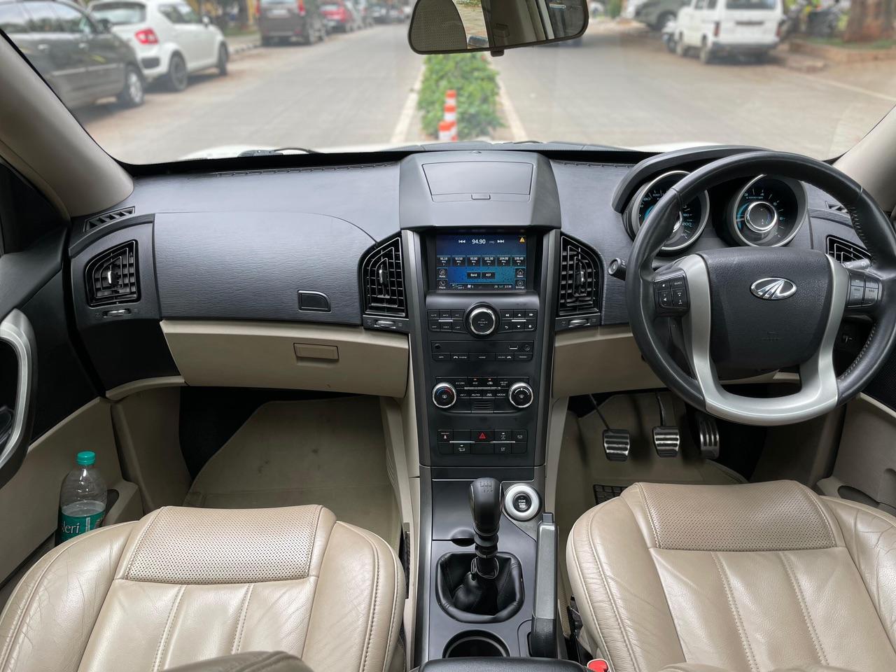 2017 MAHINDRA XUV500 W10