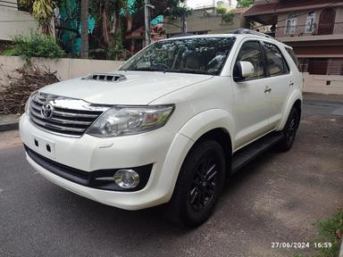 TOYOTA FORTUNER 4X2 MT 2015