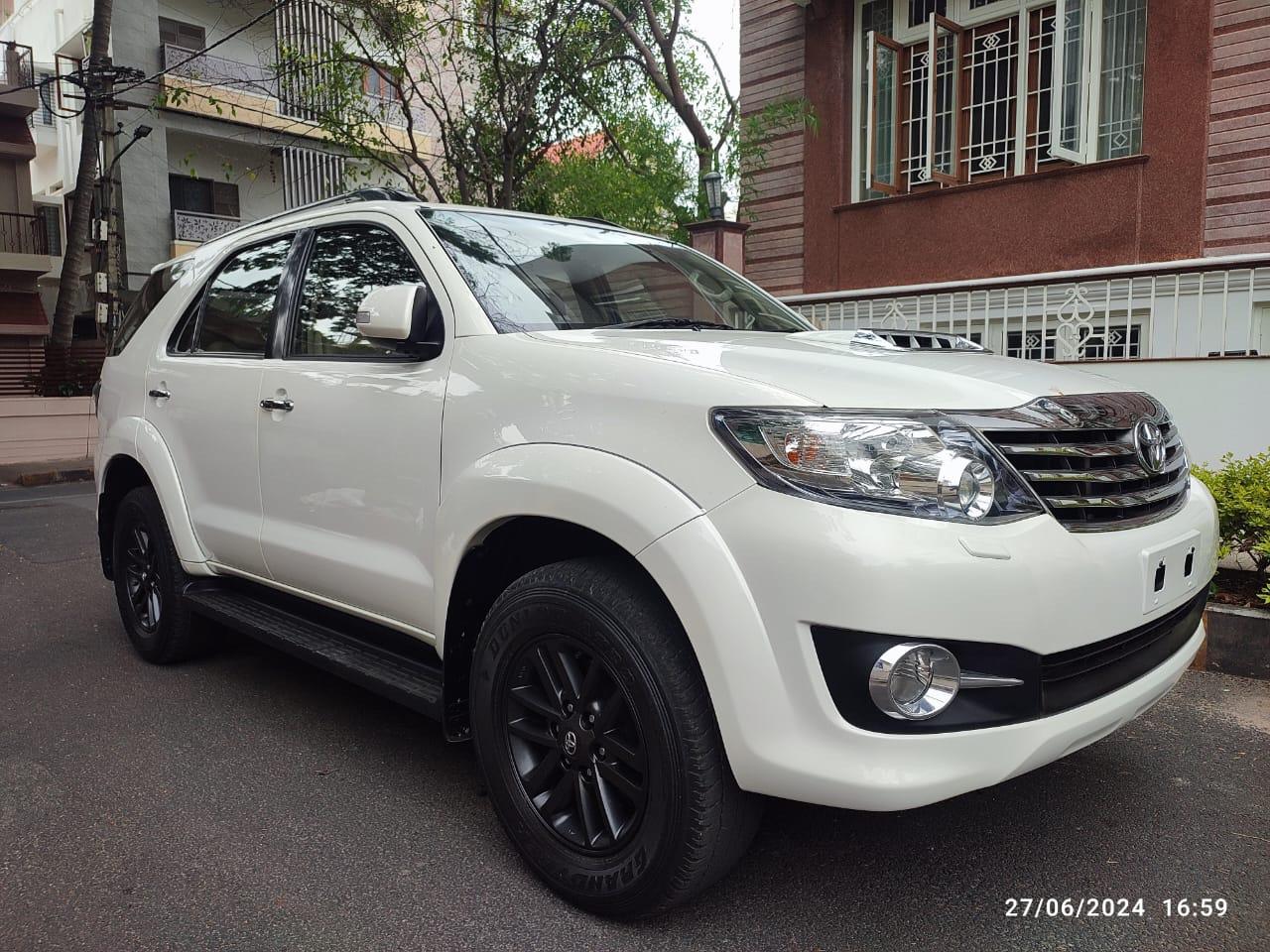 TOYOTA FORTUNER 4X2 MT 2015