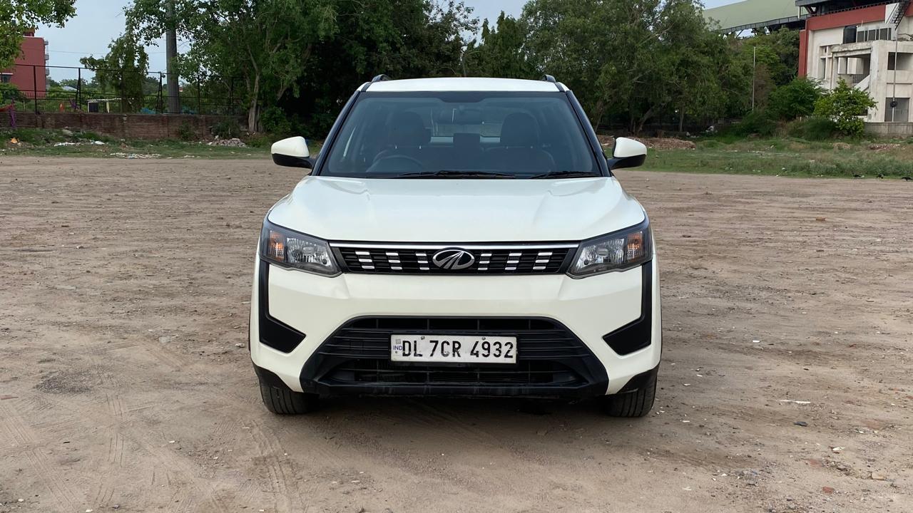 2020 XUV300 W6