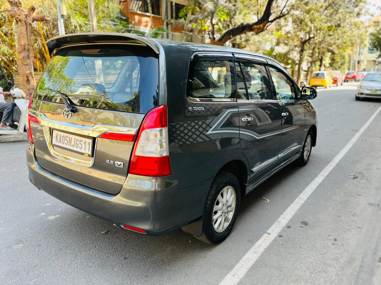 Toyota Innova v