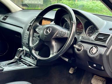 Mercedes C250 V6 | ₹4.65 Lakh - Petrol