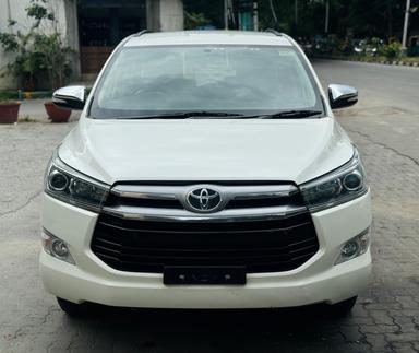 Toyota innova Crysta