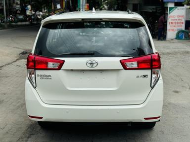 Toyota innova Crysta