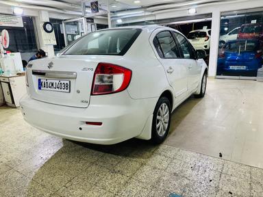 MARUTI SX4 ZXI MT 2010