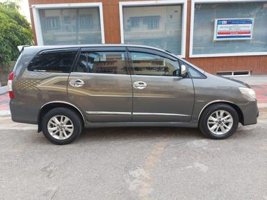 INNOVA 2.5 V