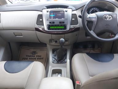 INNOVA 2.5 V