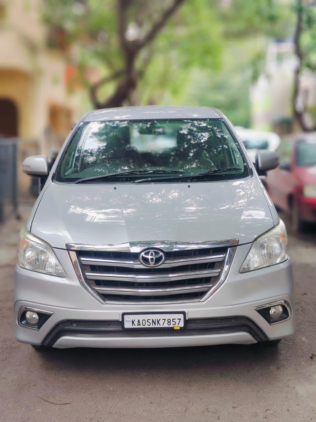 Toyota Innova v