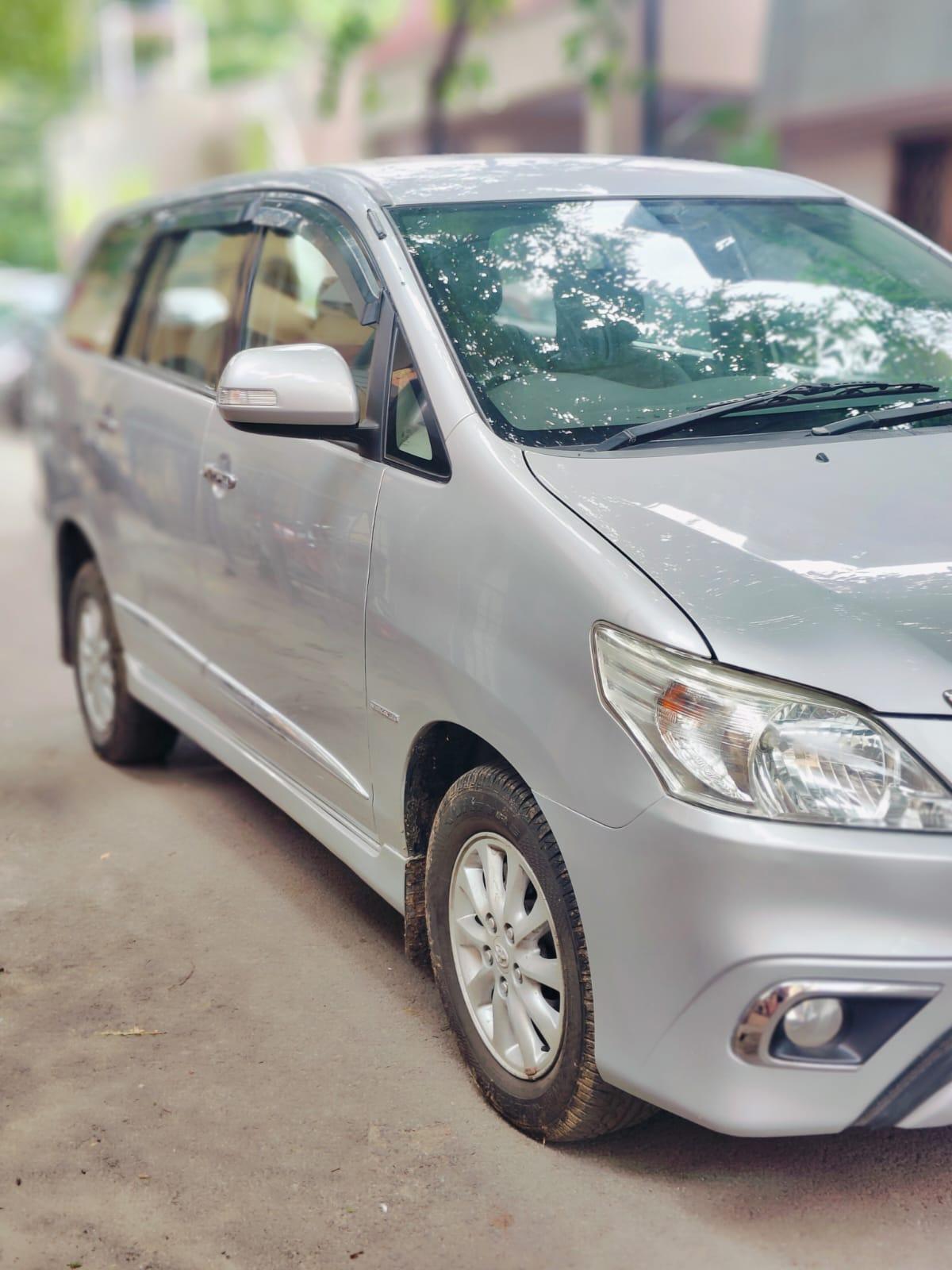 Toyota Innova v