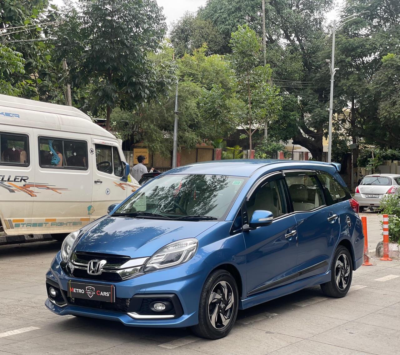 2015-16 HONDA MOBILIO RS DIESEL  7STR