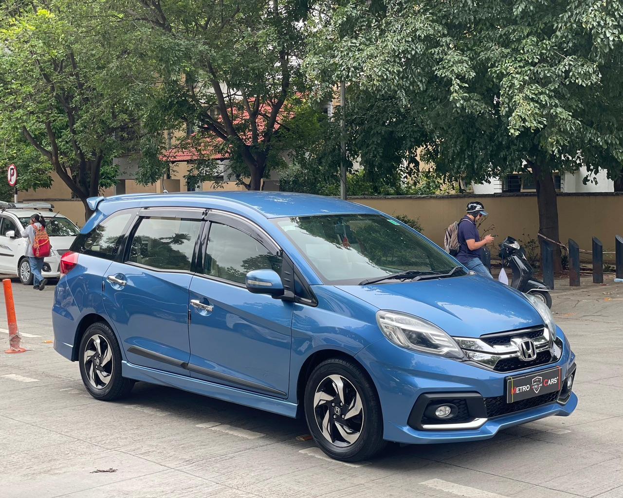 2015-16 HONDA MOBILIO RS DIESEL  7STR