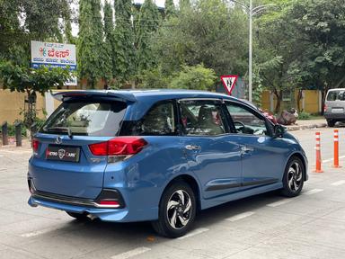 2015-16 HONDA MOBILIO RS DIESEL  7STR