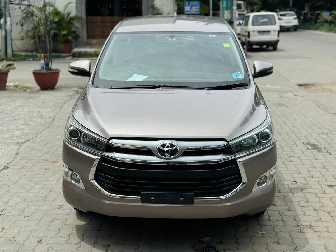 TOYOTA INNOVA CRYSTA 2.4 V 7 SEATER MT