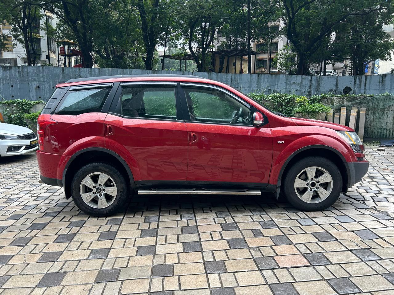 XUV 500 FWD W8
2013