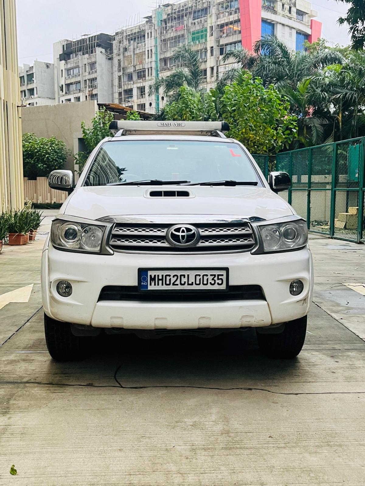 TOYOTA FORTUNER 3.0L 4WD MT