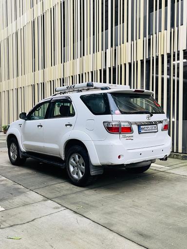 TOYOTA FORTUNER 3.0L 4WD MT