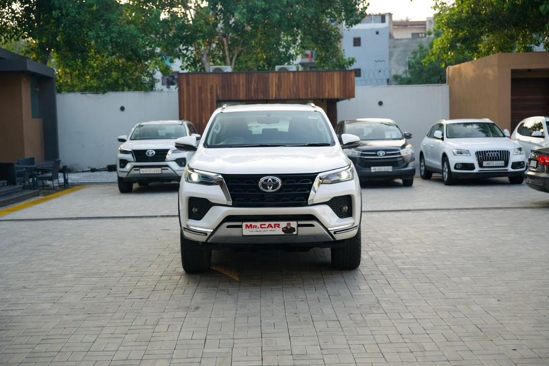 TOYOTA FORTUNER 2023