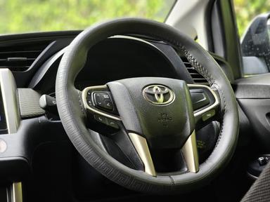 Toyota Innova Crysta 2.4G