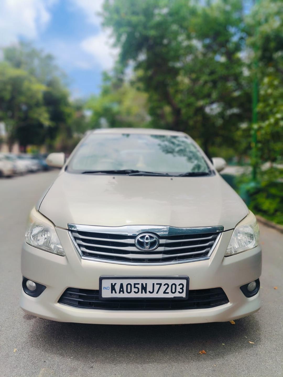 Toyota Innova v 8 seater