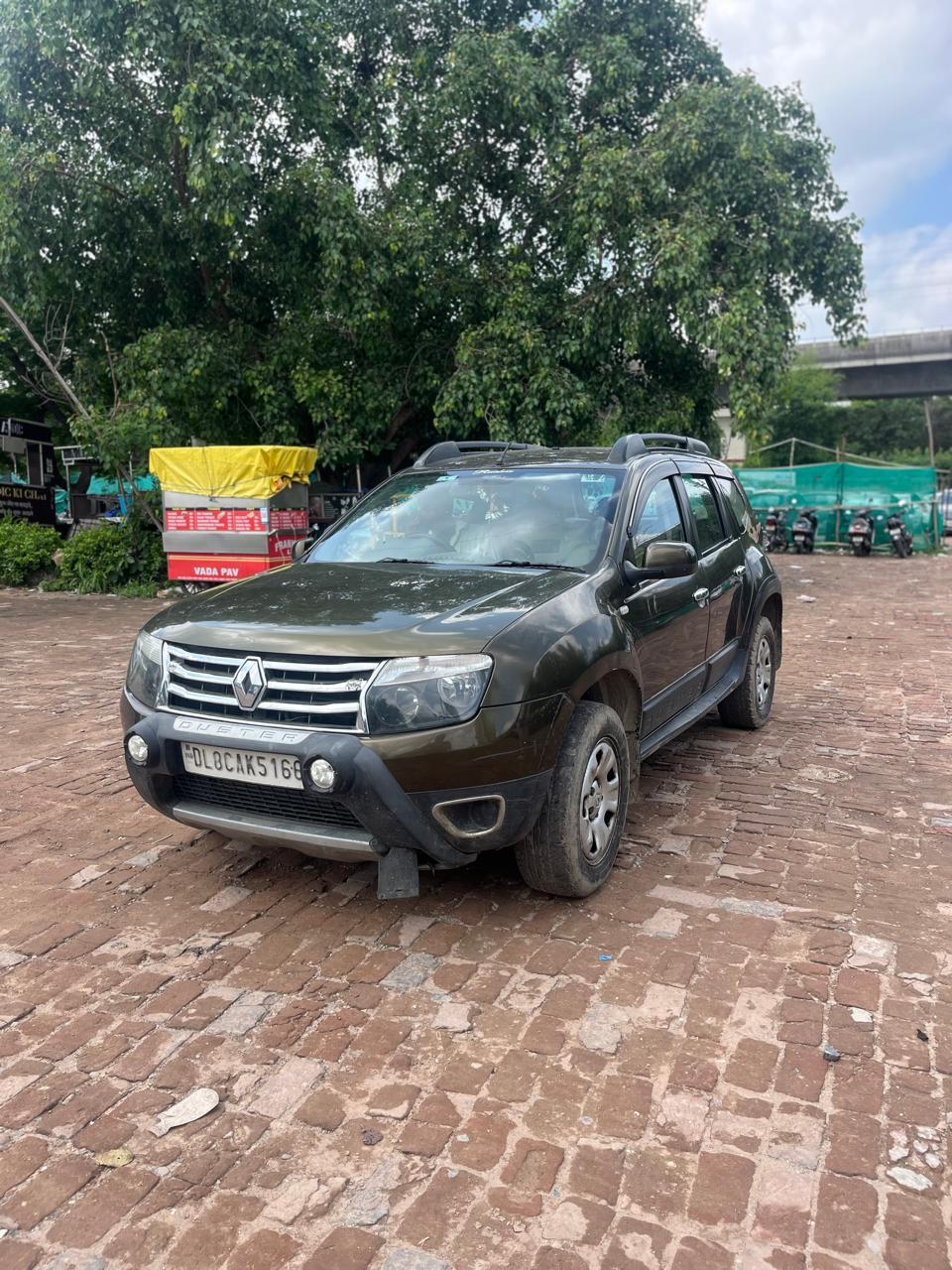 (RENAULT DUSTER RXE)**2015 model