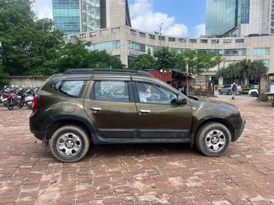 (RENAULT DUSTER RXE)**2015 model