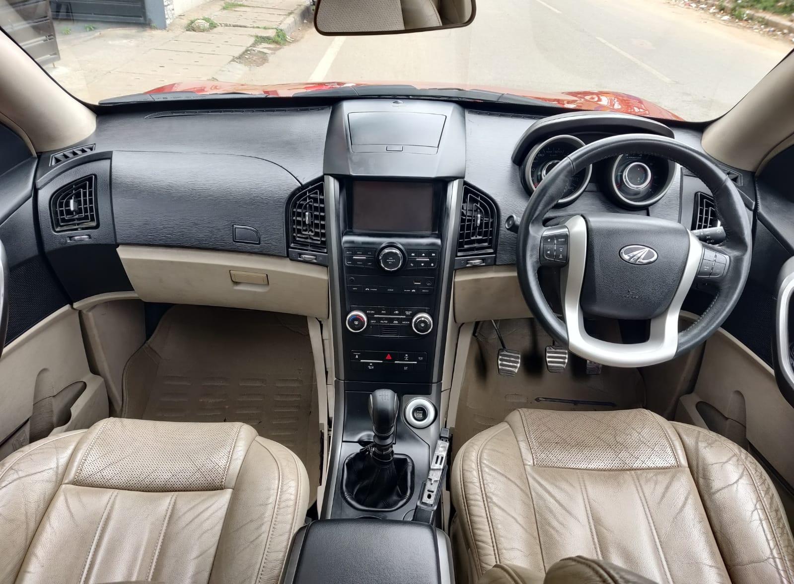 Mahindra XUV500 2015 Diesel W10 Top End