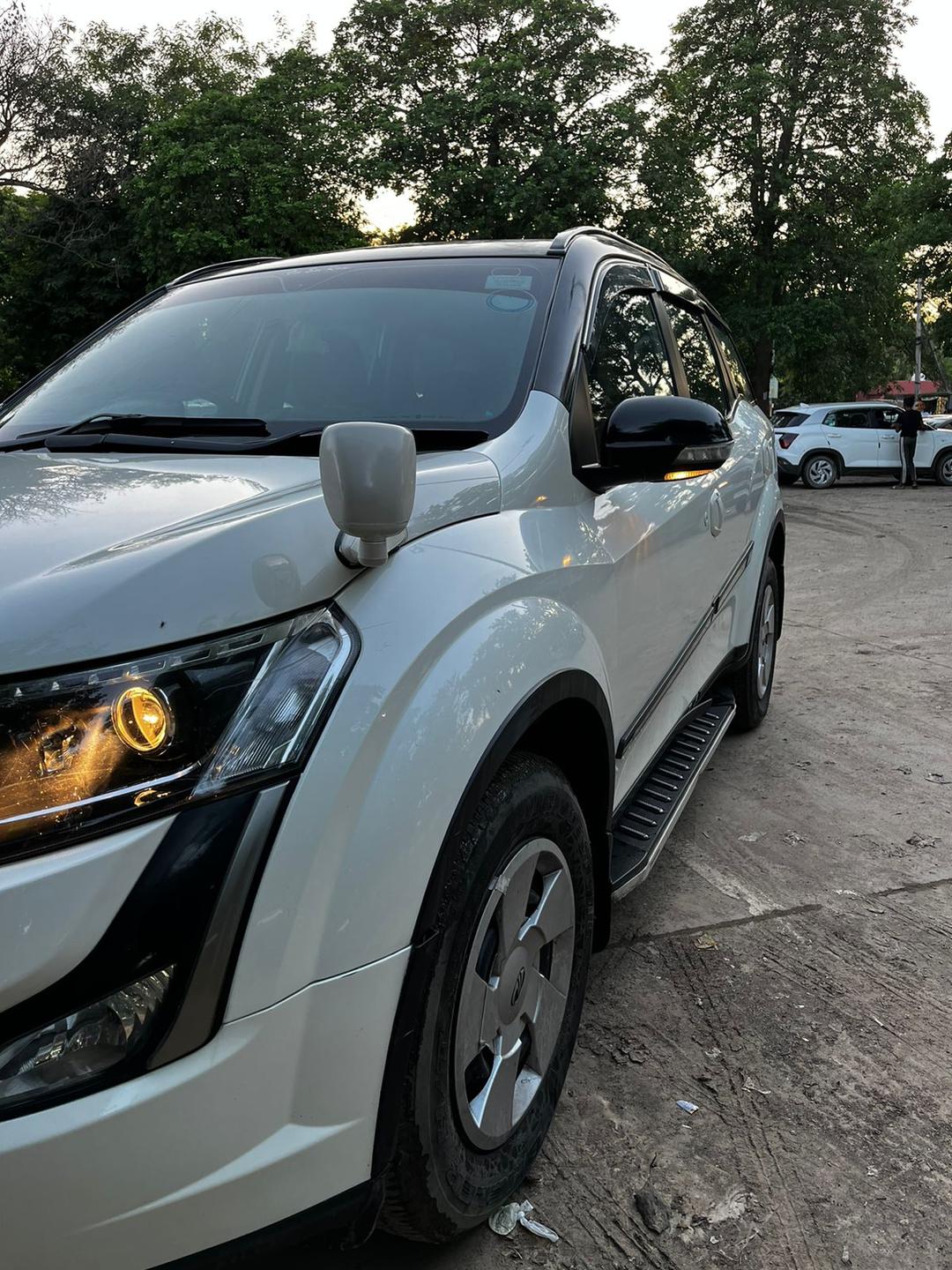 XUV 500 W7