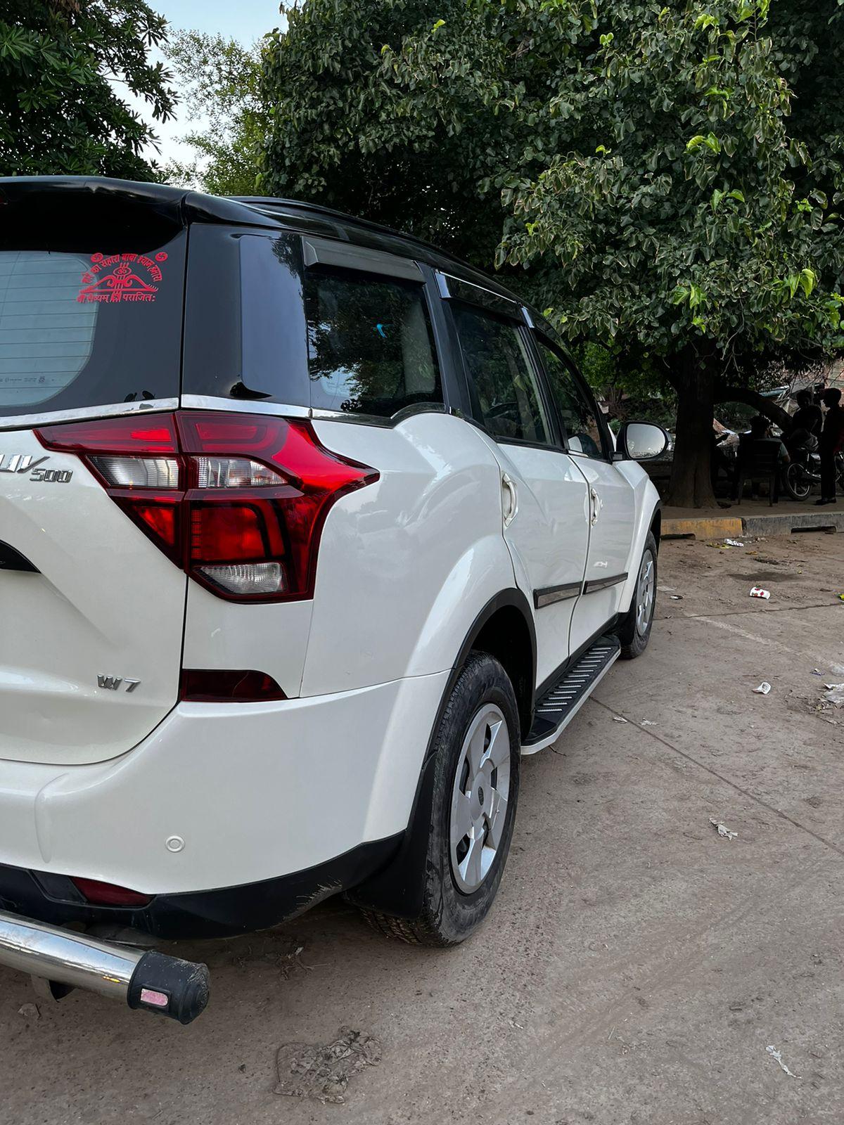 XUV 500 W7