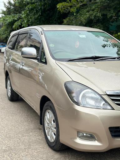 Toyota Innova V 8 seater