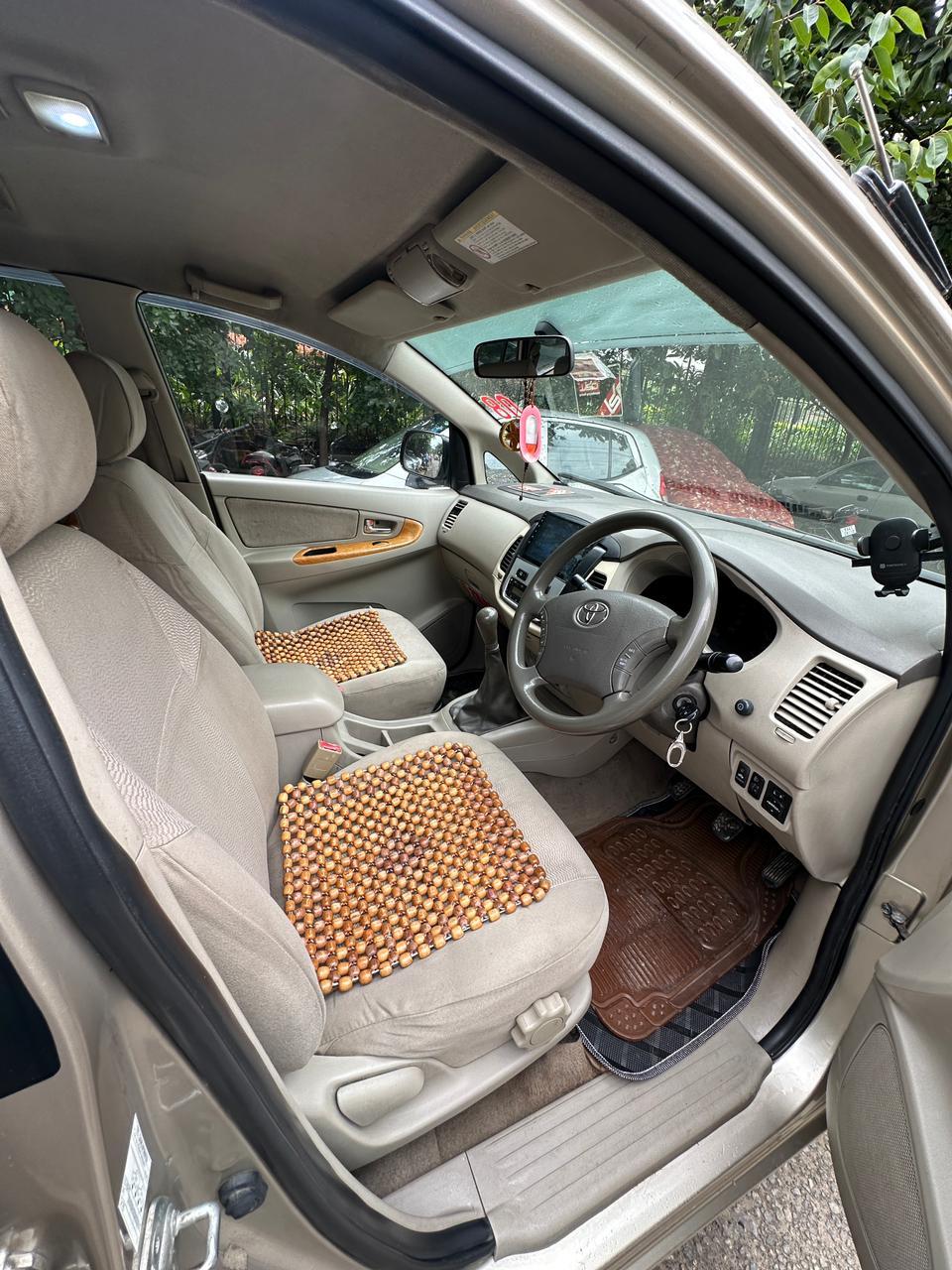 Toyota Innova V 8 seater