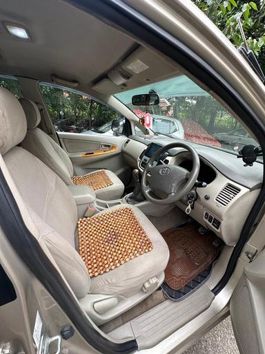 Toyota Innova V 8 seater