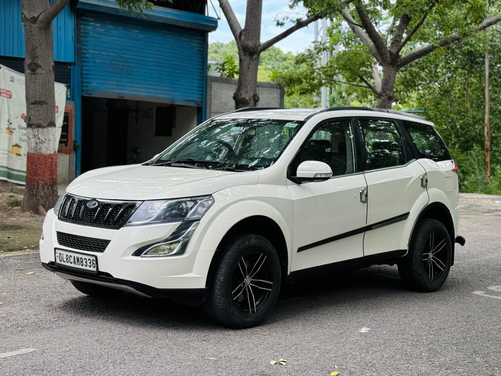 Mahindra XUV 500 W6