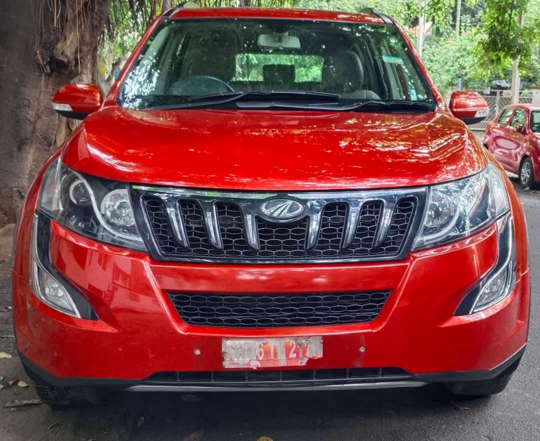 Mahindra XUV500 W10