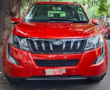 Mahindra XUV500 W10