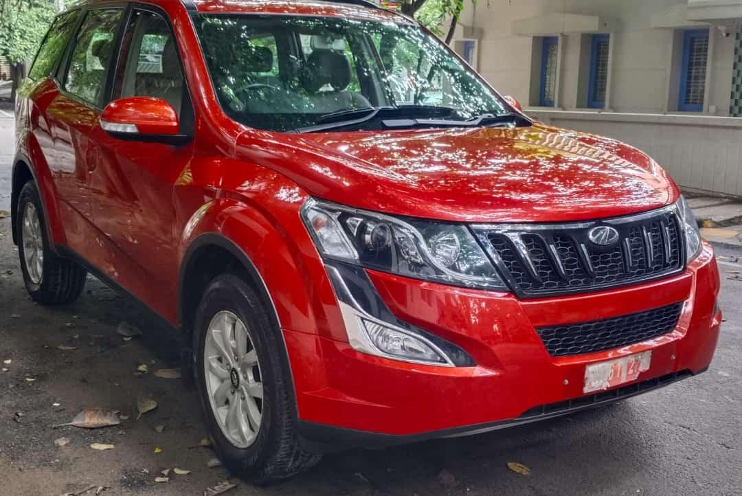 Mahindra XUV500 W10