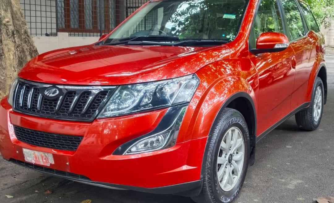 Mahindra XUV500 W10