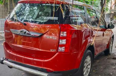 Mahindra XUV500 W10