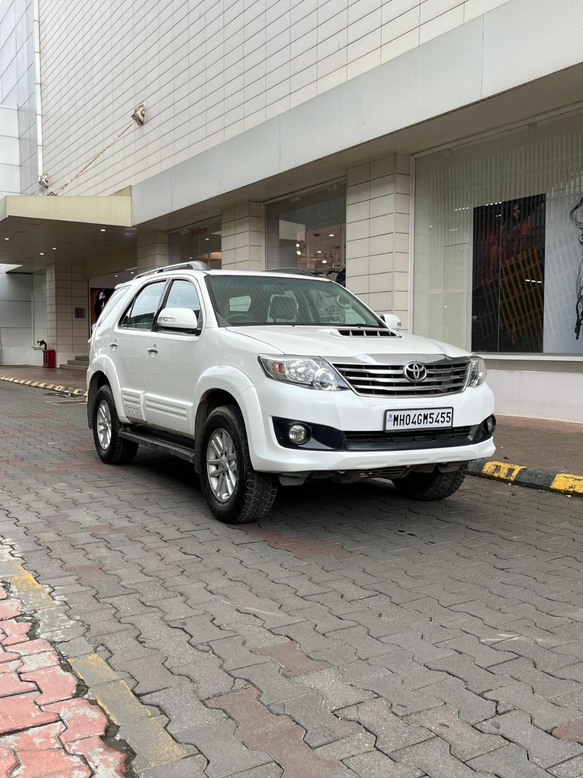 TOYOTA FORTUNER 3.0L 2WD AT