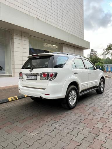 TOYOTA FORTUNER 3.0L 2WD AT