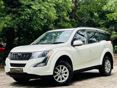 Mahindra XUV W10 with sunroof push model 2015 running 80k DL number