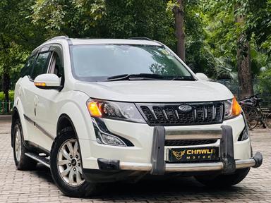 Mahindra XUV W10 with sunroof push model 2017 running 66k DL number