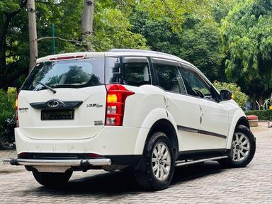 Mahindra XUV W10 with sunroof push model 2017 running 66k DL number