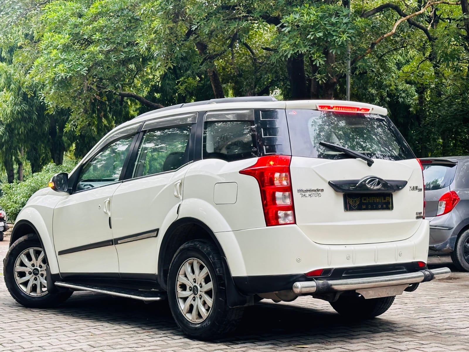 Mahindra XUV W10 with sunroof push model 2017 running 66k DL number